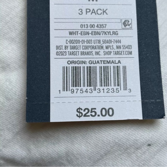 Universal Thread Women's 3pack Fitted V-Neck Short Sleeve T-Shirt black/white - Picture 3 of 6